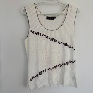 One on One White Top with Coffee Brown Detail size L